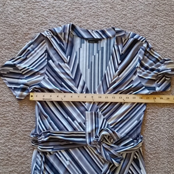 BCBGMaxAzria BCBG wrap style stripe quarter sleeve stretchy blouse top - Picture 6 of 8